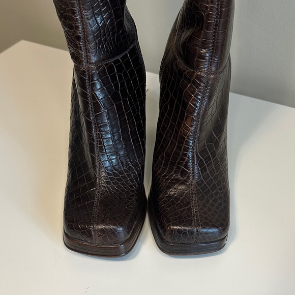 Steve Madden Vintage Latoya Brown Croc-Embossed Knee-High Boots with chunky heel - Picture 2 of 9